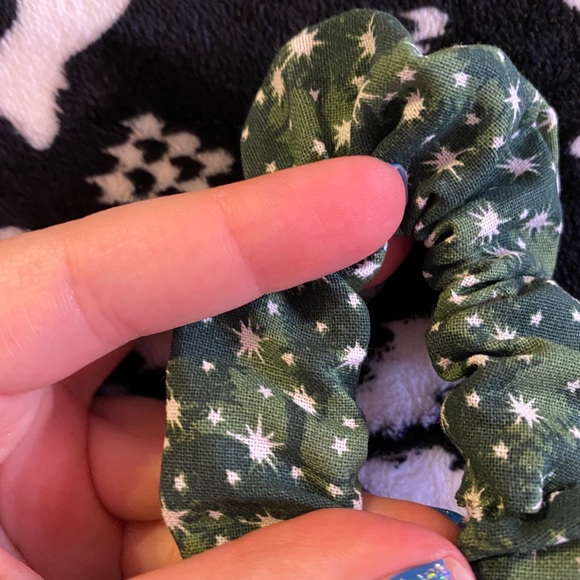 Handmade pine tree scrunchie - Picture 2 of 2